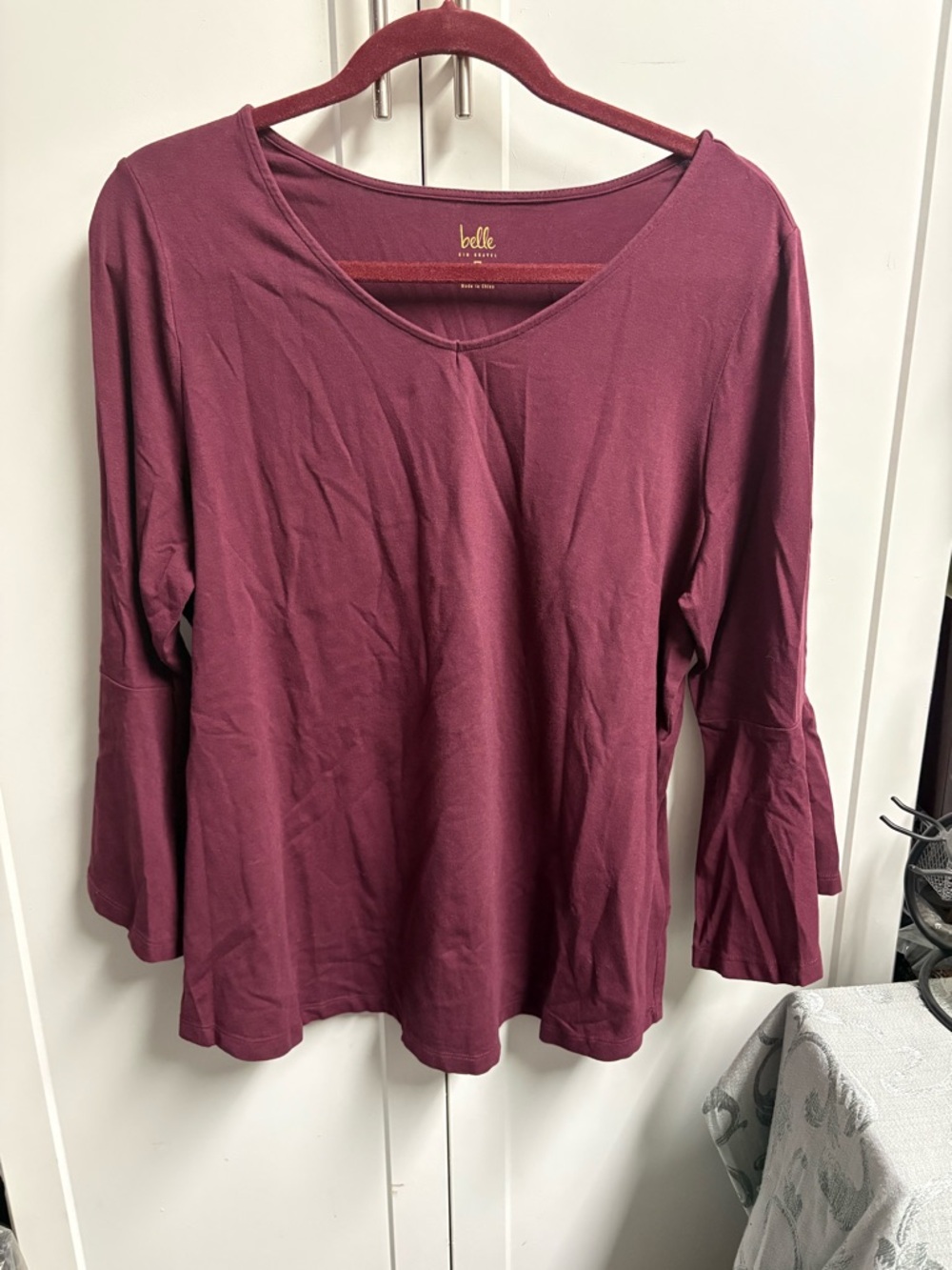 Belle by Kim Gravel Top with bell type sleeves Sz L Maroon